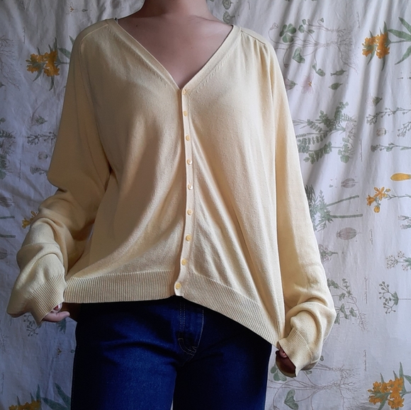 GAP Yellow Cardigan - Picture 2 of 4